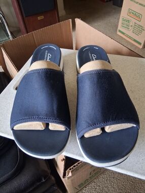 Womens Clarks Slide Sandals in Navy Blue and White Size 11